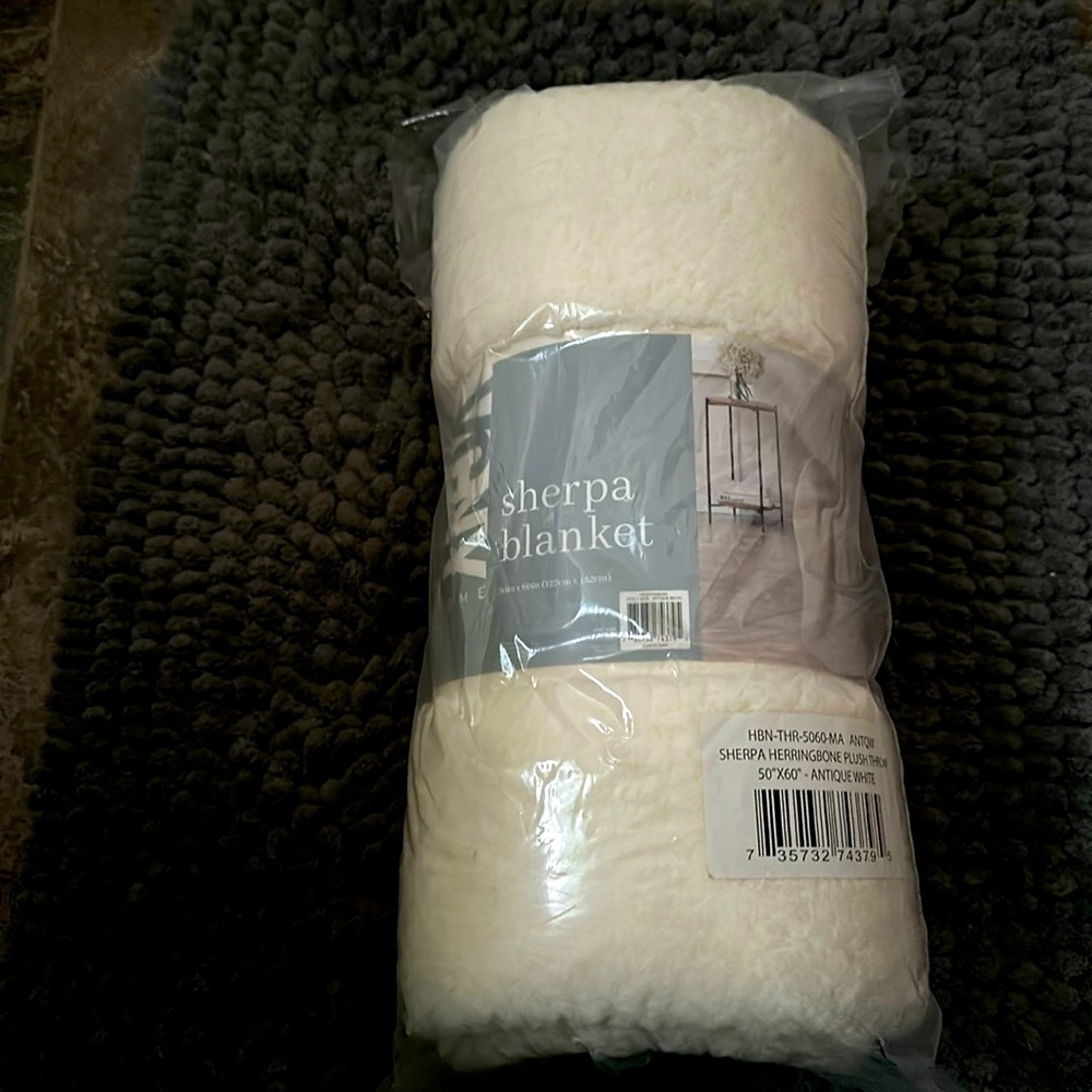 Brand New sealed in original packaging White Sherpa blanket